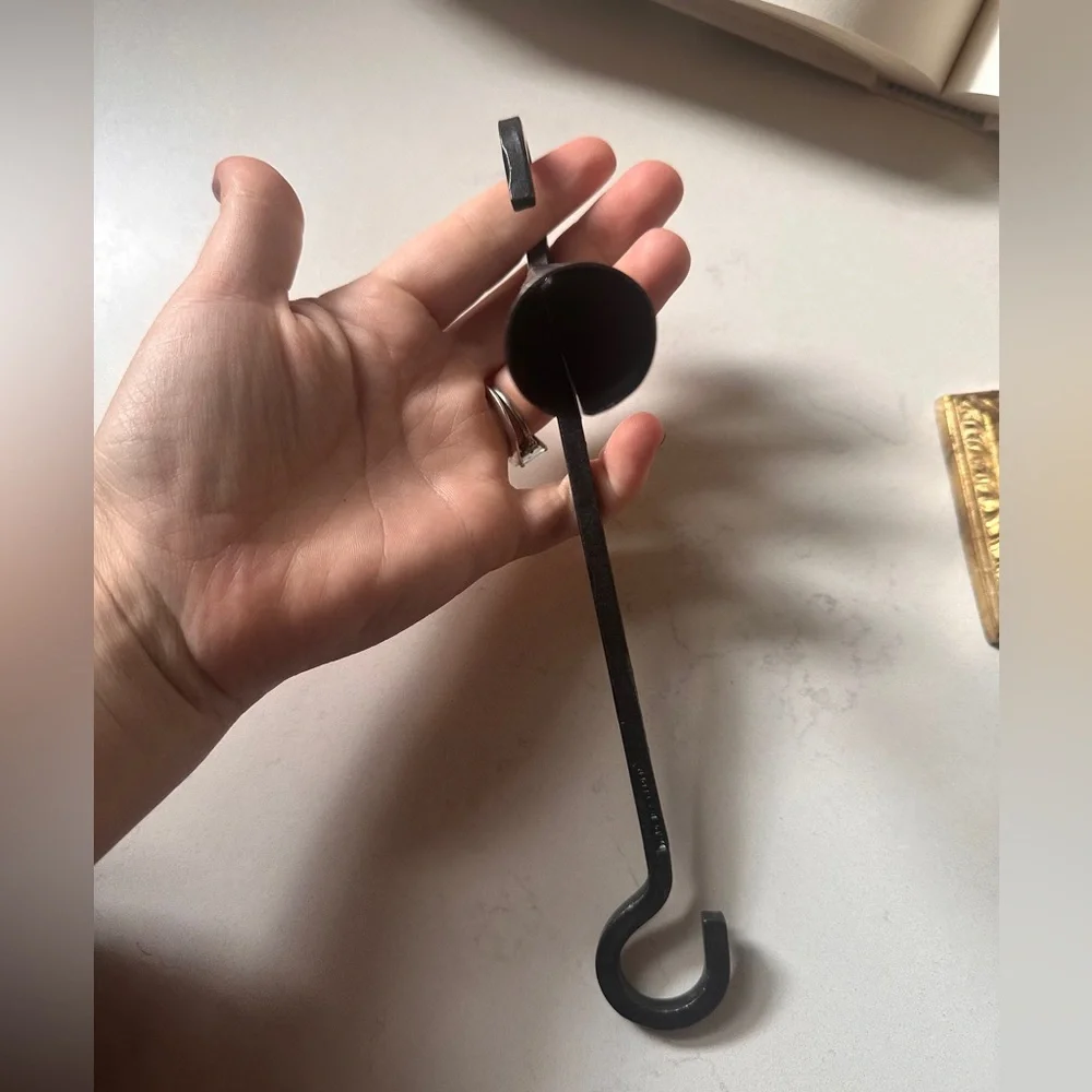 Metal candle snuffer
